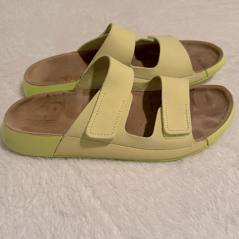 ECCO Cosmo comfort slides size 8.5 GUC